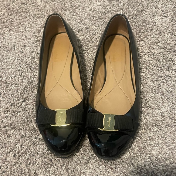 Ferragaomo Varina Patent Leather Ballet Flats - size 8.5 - Picture 2 of 5